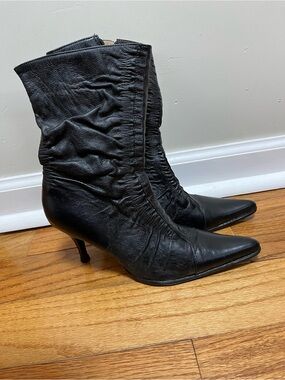 Vintage Colombian Black Pointed-Toe Mid-Calf Heeled Boots